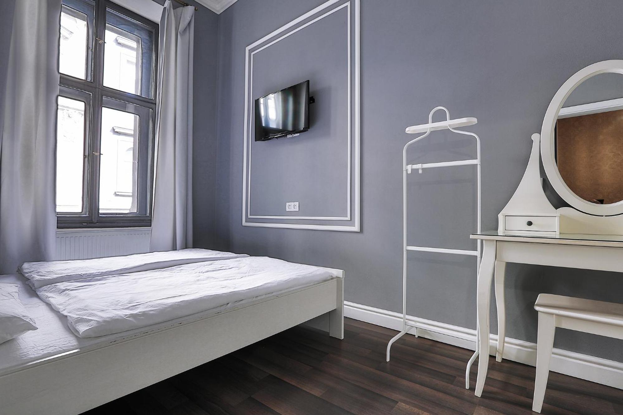 Two-bedroom Haven In The Old Town Apartmán *